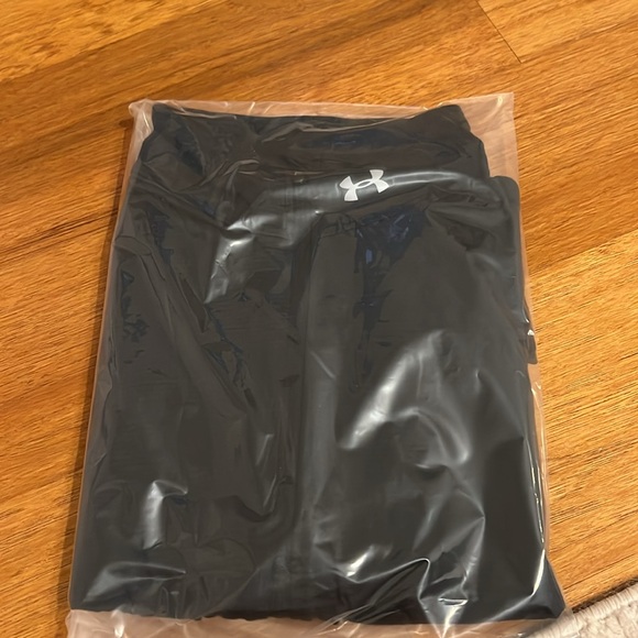 Under Armour pullover shirt - Picture 8 of 8